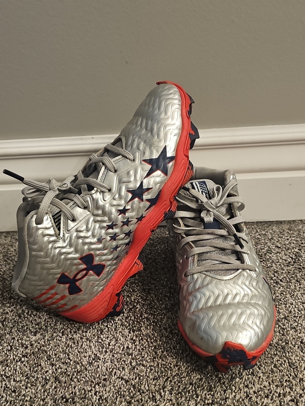 Under Armour Kids Silver and Red Star-Accent Athletic Sneakers